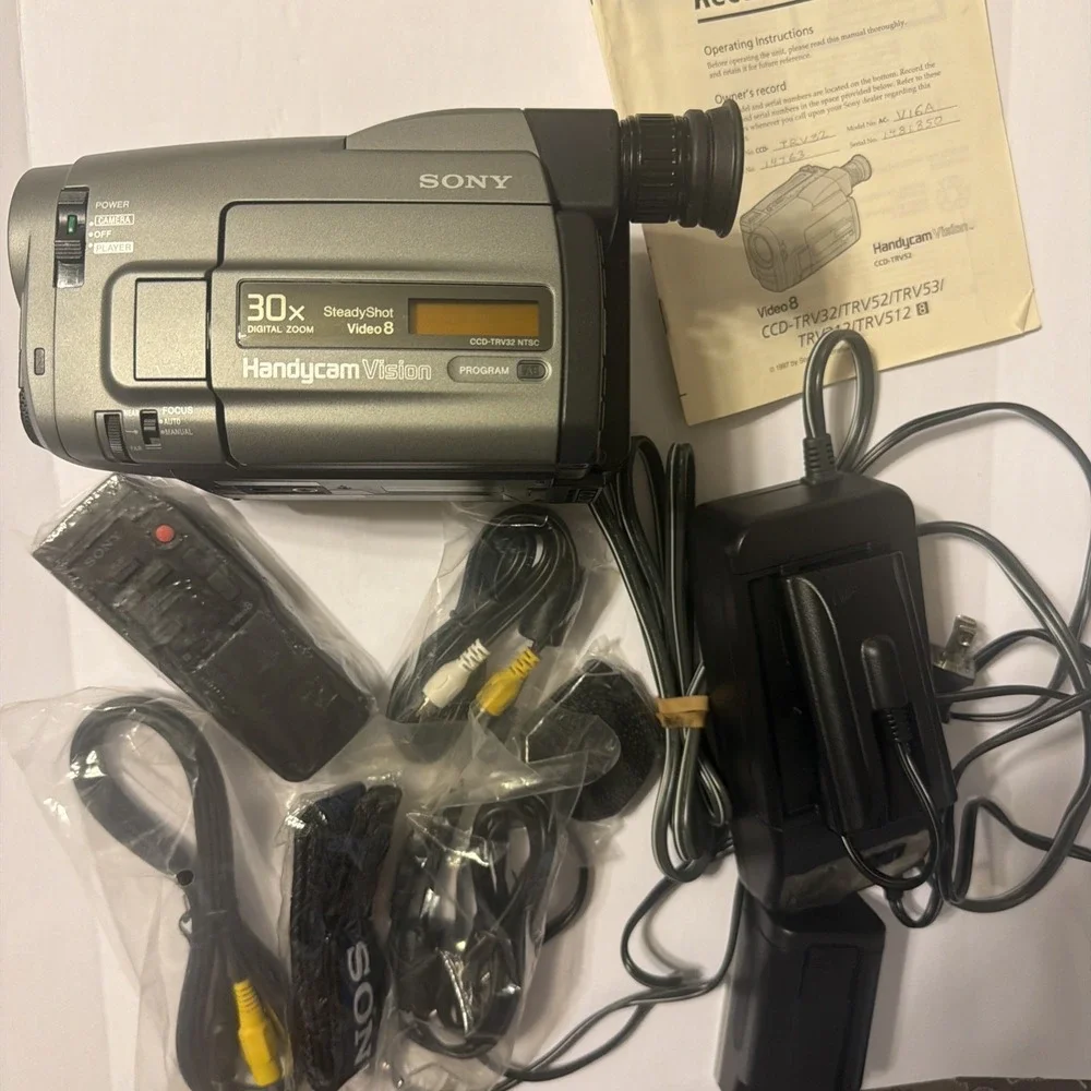 Sony Handycam CCD-TRV118 NTSC Hi-8 Video Camcorder - FOR PARTS OR REPAIR
